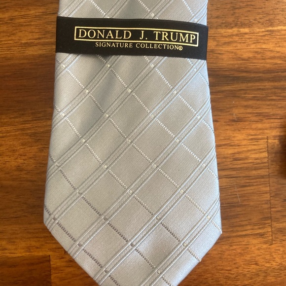 Set of Three Designer Ties - Picture 4 of 9